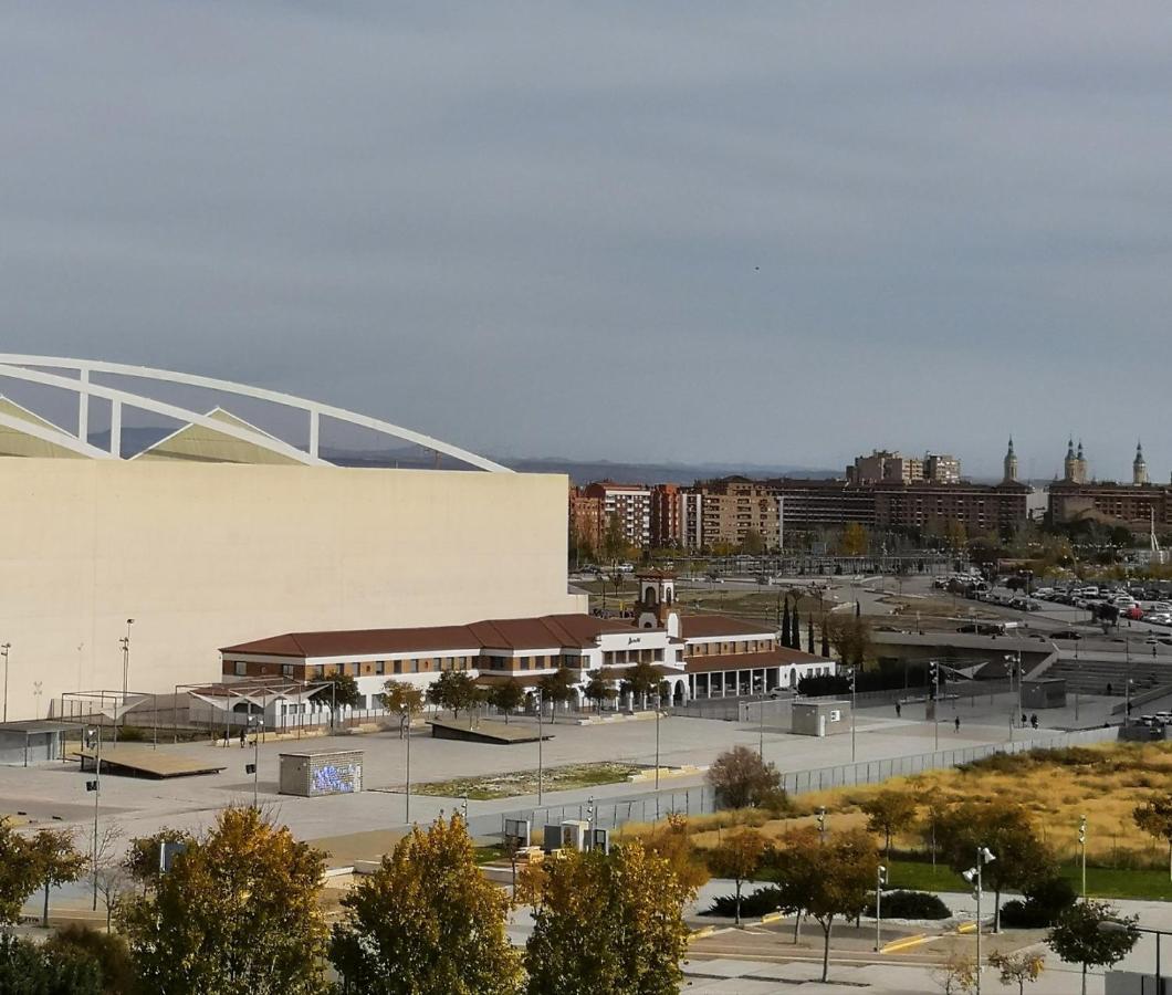 La Parada De La Estacion Con Parking Saragoça Exterior foto